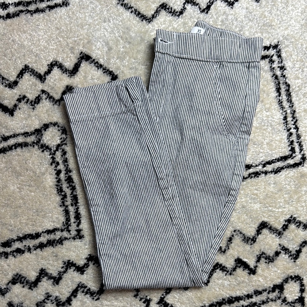 Hollister White and Blue Women’s Capris